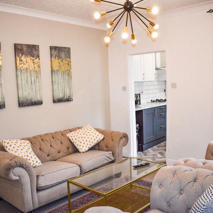 4 bedroom terraced house to rent - Photo 1