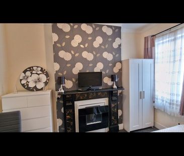 Room in a Shared House, Brook Road, CR7 - Photo 2