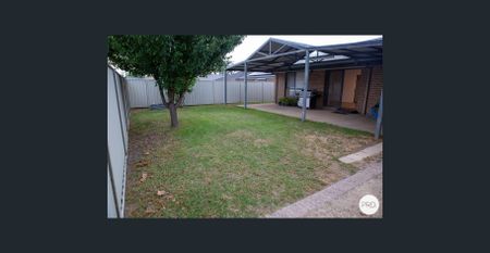 THREE BEDROOM HOME IN GREAT LOCATION! - Photo 5