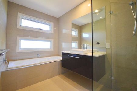 IMPRESSIVE TOWNHOUSE IN MOUNT WAVERLEY SCHOOL ZONE (STSA) - Photo 5