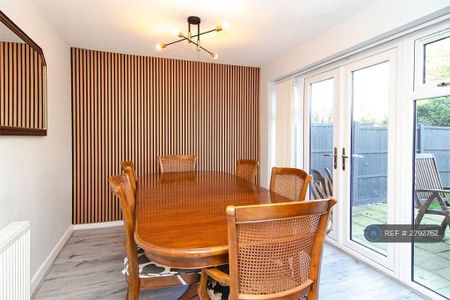 5 bedroom semi-detached house to rent - Photo 3