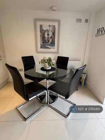 2 bedroom semi-detached house to rent - Photo 2