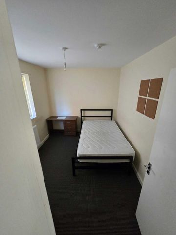 6 bedroom terraced house to rent - Photo 4