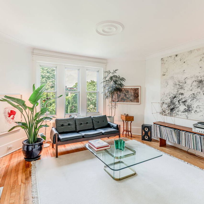 MOU008 - Apartment Outremont, Montreal - Photo 1