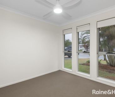 Beautifully Lanscaped Coomera Family Home - Photo 5