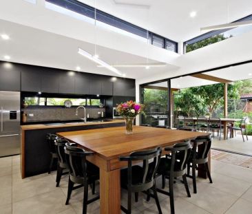 Spacious Four Bedroom Family Home - Photo 6