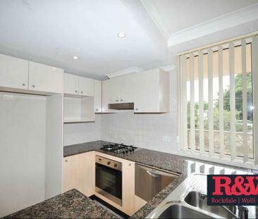DEPOSIT TAKEN - Bright & Spacious - Photo 2