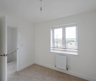 4 bedroom detached house to rent - Photo 3