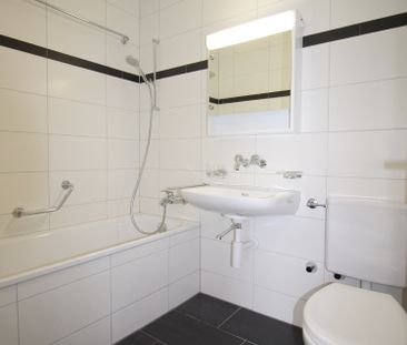 "Sanierte Familienwohnung mit toller Aussicht" - Photo 1