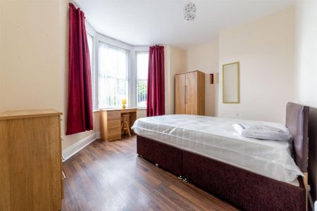 3 bedroom flat to rent - Photo 3