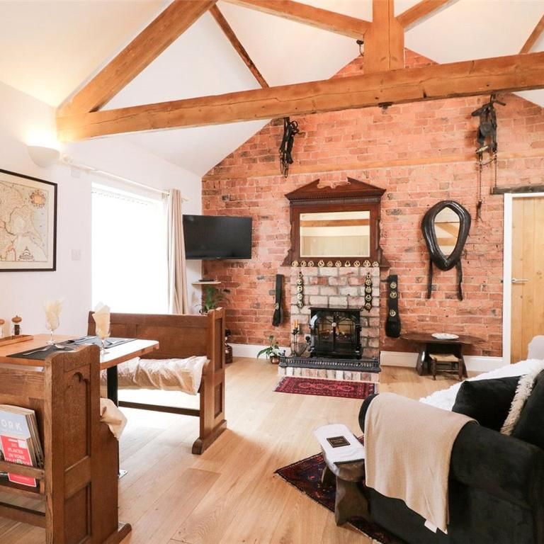 1 bedroom barn conversion to rent - Photo 1