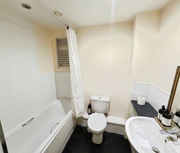 apartment to rent Lower Canal Walk, Southampton, SO14 - Photo 3