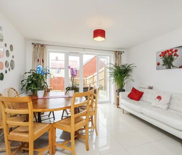 3 bedroom end of terrace house to rent - Photo 3