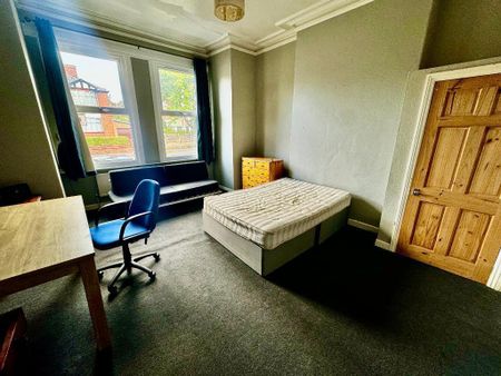 10 bedroom detached house to rent - Photo 3