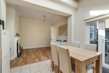 3 bedroom semi-detached house to rent - Photo 2