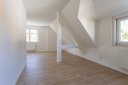 Alles neu! 4-Raum-Etagenwohnung im Dachgeschoss! - Photo 2