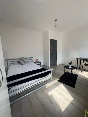 4 bedroom terraced house to rent - Photo 5