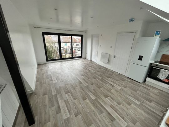 3 Bed Flat, London Road, HA9 - Photo 1