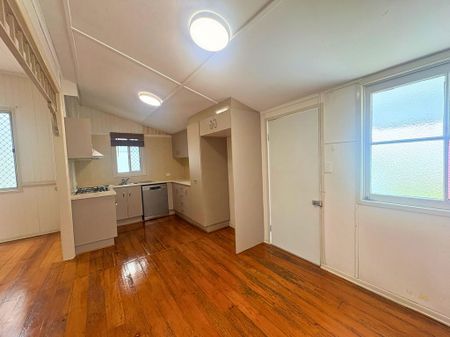 Inner City Living with Charm - Photo 2