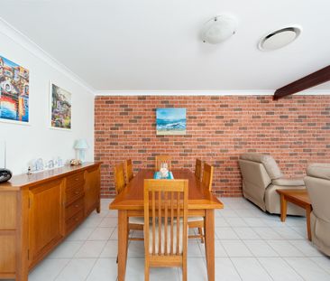 Three bedroom duplex with ducted AC - Photo 5