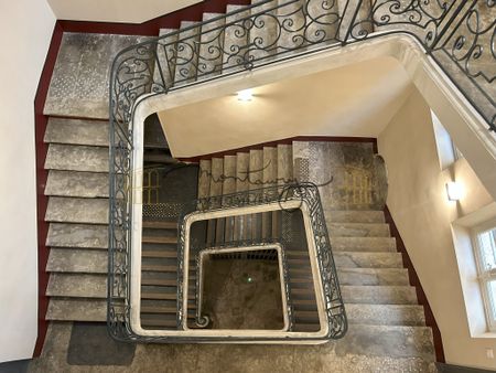 A LOUER P2 NIMES CENTRE VILLE - Photo 2