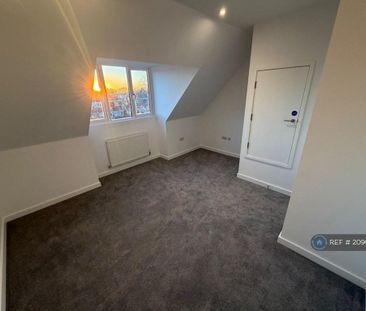 4 bedroom semi-detached house to rent - Photo 1