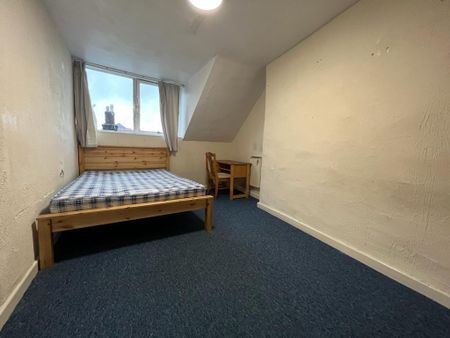 4 bedroom flat to rent - Photo 2