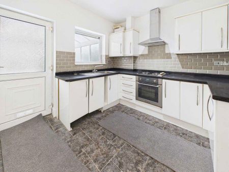 3 bedroom terraced house to rent - Photo 5