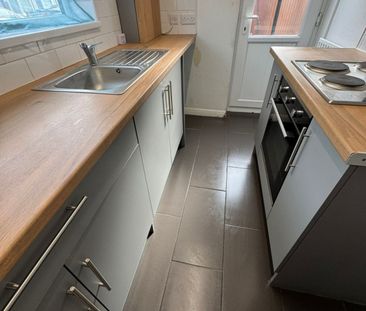 2 bed Terraced - To Let - Photo 3