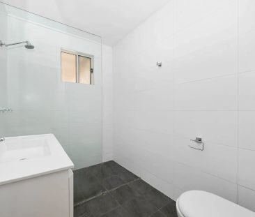 Refreshed three bedroom family home - Photo 5