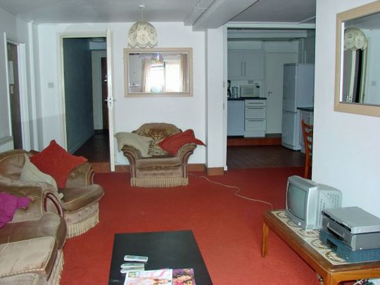 Close to University, Institute & High Street - Photo 1