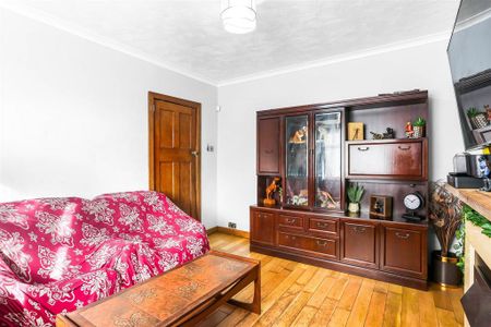 4 bedroom semi-detached house to rent - Photo 2