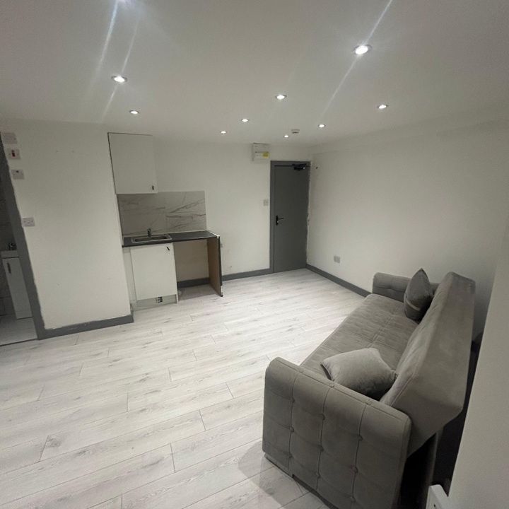 Studio Flat, Howson Road, SE4 - Photo 1