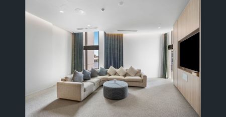 Luxury Furnished Inner-City Apartment with Stunning City Views - Photo 3