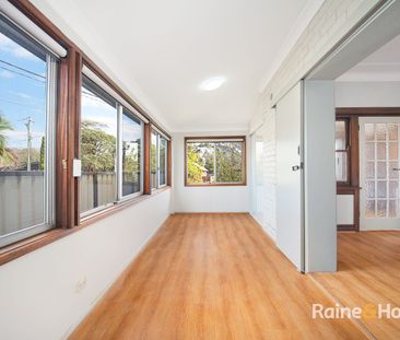 Renovated Three-bedroom Plus One Study Room House in the central of... - Photo 3