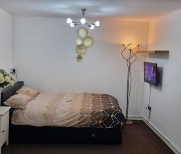 1 bedroom in a house share to rent - Photo 4