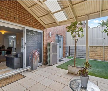 WELL PRESENTED THREE BEDROOM TOWNHOUSE - Photo 5