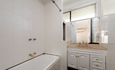 Freshly updated 4-Bedroom, 2-Bathroom Home in a Family-Friendly Location - Photo 5