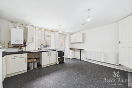 3 bedroom terraced house to rent - Photo 5