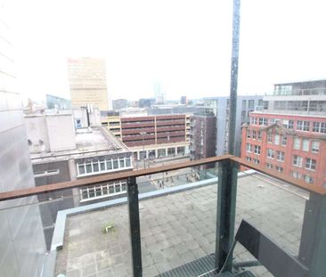 Furnished studio apartment in the centrally located Pall Mall House. - Photo 2
