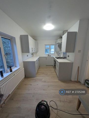 3 bedroom flat to rent - Photo 5
