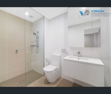 Top level 2 bedroom 2 bathroom apartment with Water & City View - Photo 3