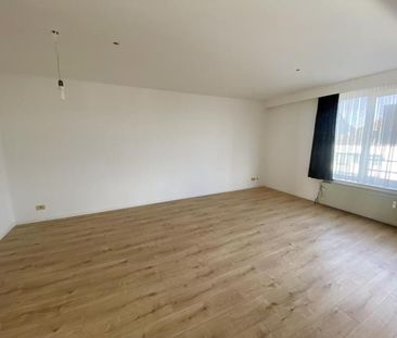 GERENOVEEERD Appartement 3e verdiep in hartje Sint-Kruis met autost... - Photo 3