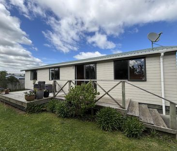Secure and sunny Lockwood home - Photo 5