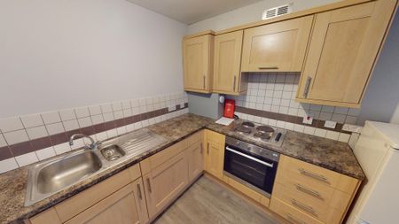 2 bedroom ground floor flat to rent - Photo 3