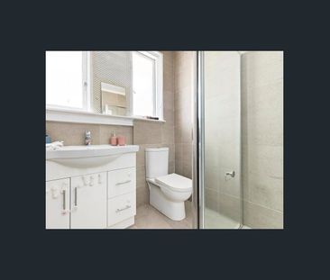 Stylish Coburg Hill Sanctuary - Photo 6