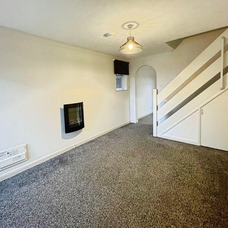 3 bedroom Semi-Detached House to let - Photo 1
