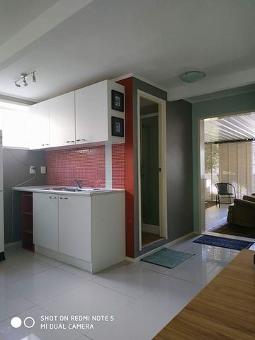 Large Semi Furnished Unit with enclosed courtyard - Photo 5