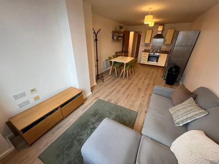 2 bedroom Flat To Let - Photo 5