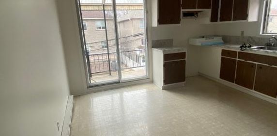 Spacious 3 ½ Ahuntsic - Photo 2